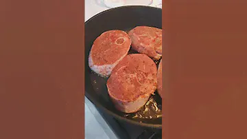 Сочные стейки индейки в сметанном соусе