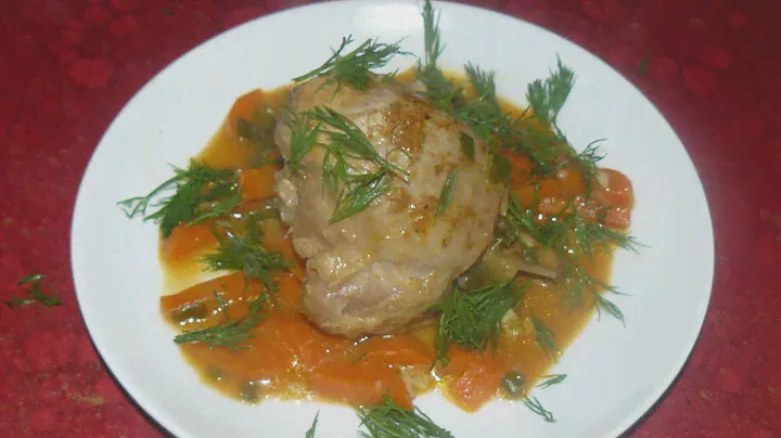 Тушеные голени индейки, в сметенном соусе. Простой и вкусный рецепт.